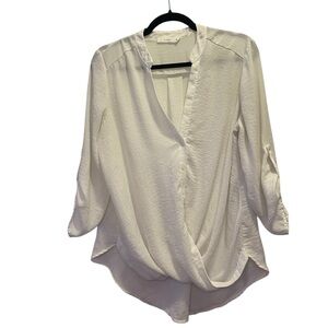 White - quarter sleeve blouse - buttons - medium